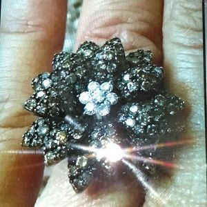 Stunning Diamond Daisy Flower Ring